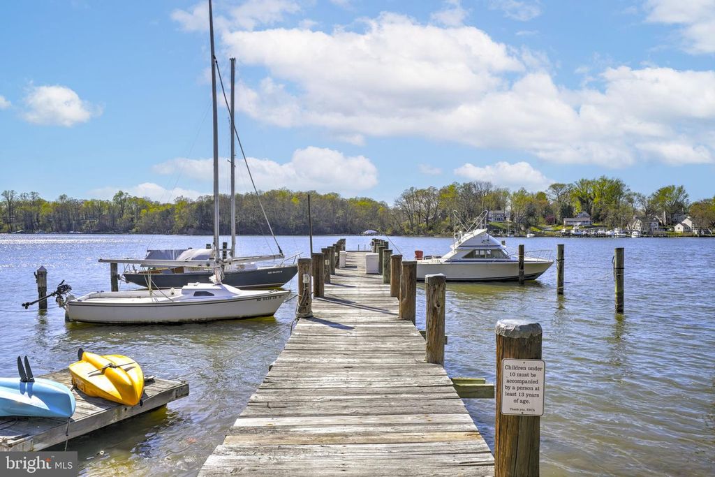 Image 41 of property listing at 90 PARK AVE, Edgewater, MD 21037
