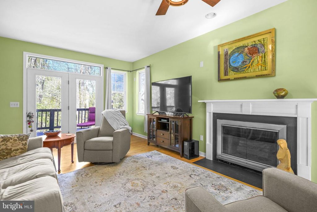 Image 6 of property listing at 90 PARK AVE, Edgewater, MD 21037