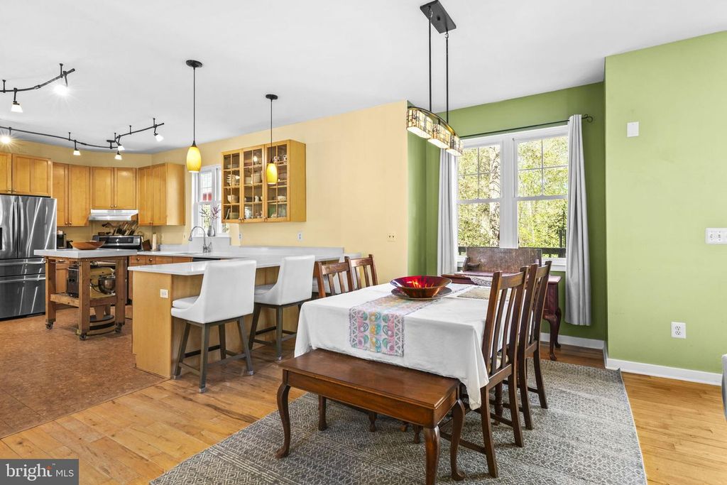 Image 7 of property listing at 90 PARK AVE, Edgewater, MD 21037