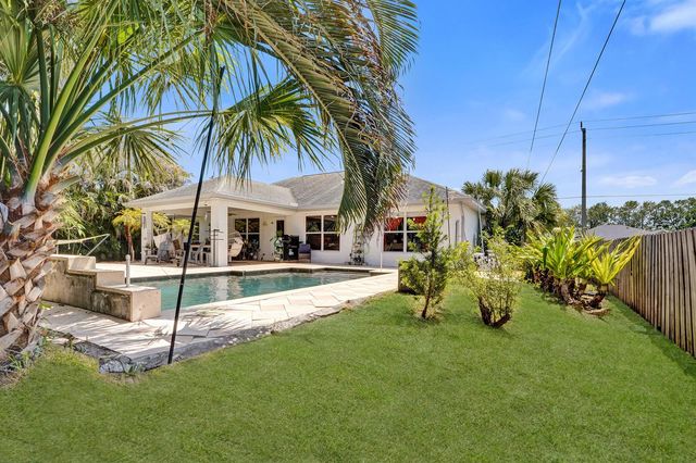 1049 SW Alcantarra Boulevard, Port St. Lucie, FL 34953