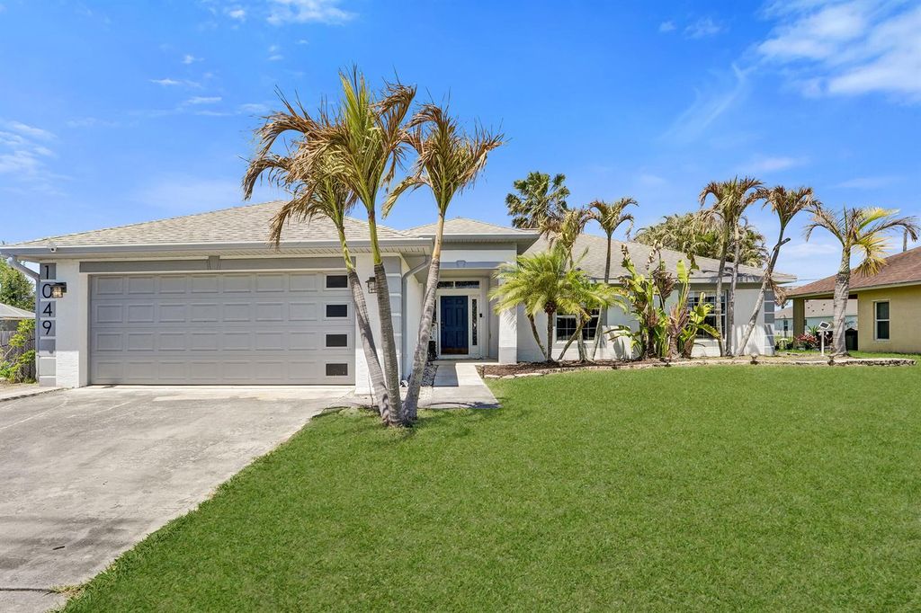 1049 SW Alcantarra Boulevard, Port St. Lucie, FL 34953