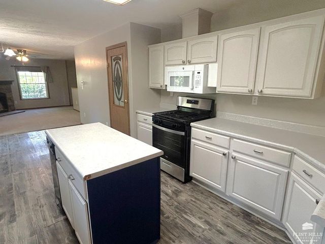 12760 Hillside Drive, St. George, KS 66535