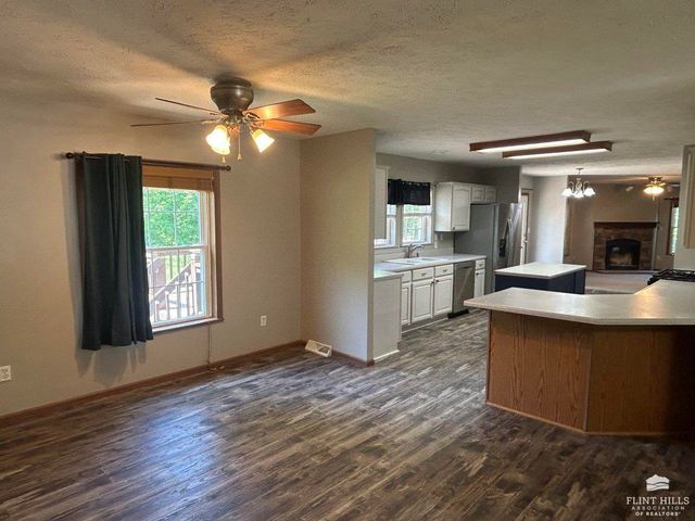 12760 Hillside Drive, St. George, KS 66535