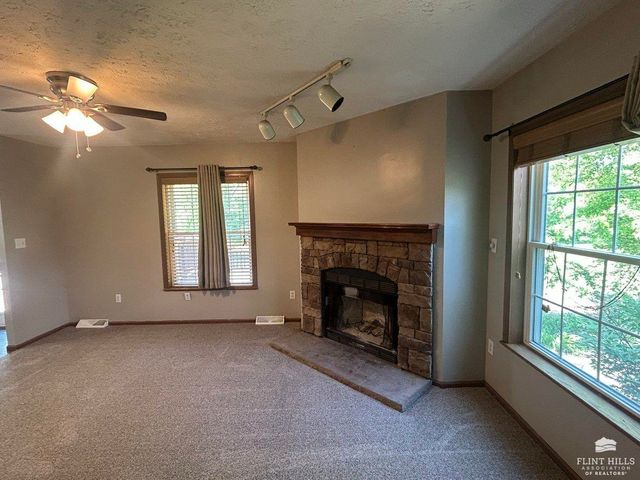 12760 Hillside Drive, St. George, KS 66535