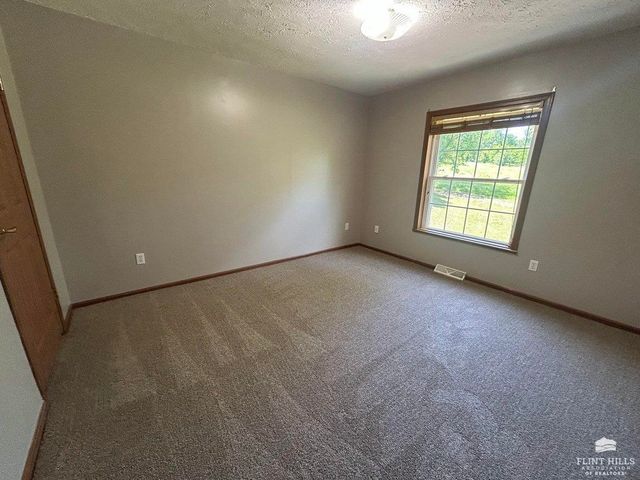 12760 Hillside Drive, St. George, KS 66535