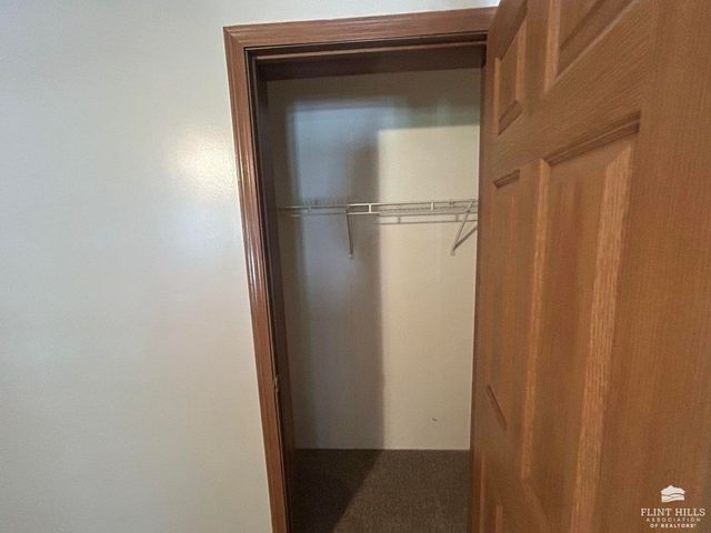 12760 Hillside Drive, St. George, KS 66535