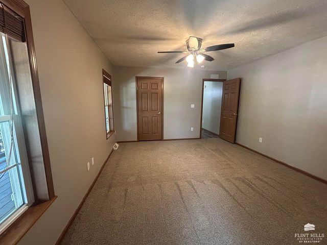 12760 Hillside Drive, St. George, KS 66535