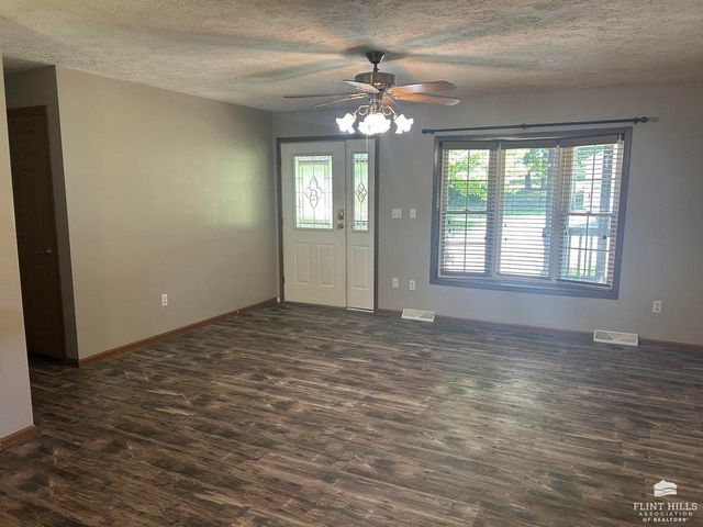 12760 Hillside Drive, St. George, KS 66535