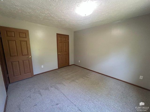 12760 Hillside Drive, St. George, KS 66535