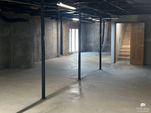 12760 Hillside Drive, St. George, KS 66535