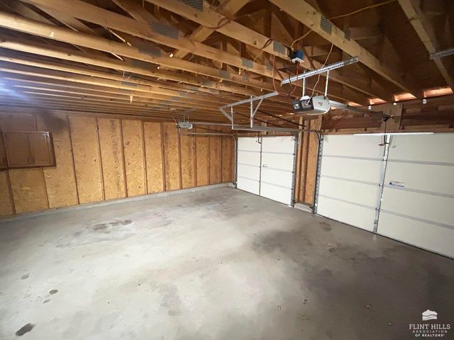 12760 Hillside Drive, St. George, KS 66535