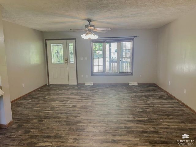 12760 Hillside Drive, St. George, KS 66535
