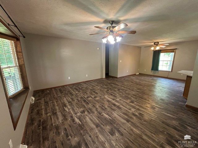 12760 Hillside Drive, St. George, KS 66535
