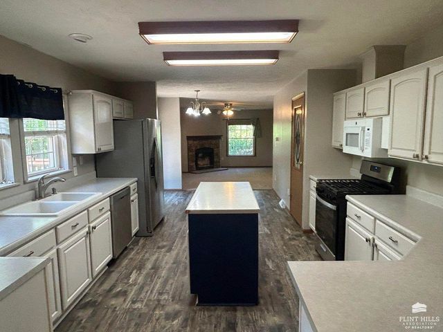12760 Hillside Drive, St. George, KS 66535