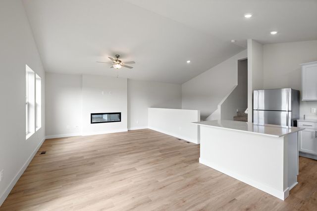 607 Redwood Loop N, Cambridge, MN 55008