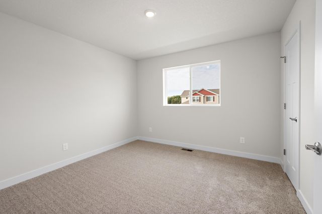 607 Redwood Loop N, Cambridge, MN 55008