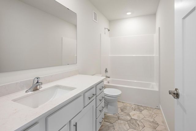 607 Redwood Loop N, Cambridge, MN 55008