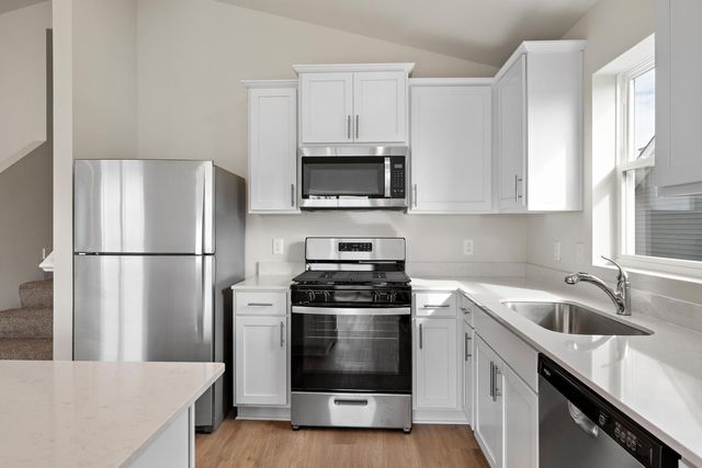 607 Redwood Loop N, Cambridge, MN 55008