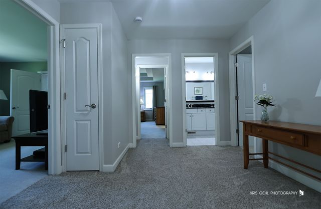 898 Lakeridge Court, Aurora, IL 60502