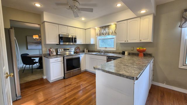 4470 18th Street, Bettendorf, IA 52722