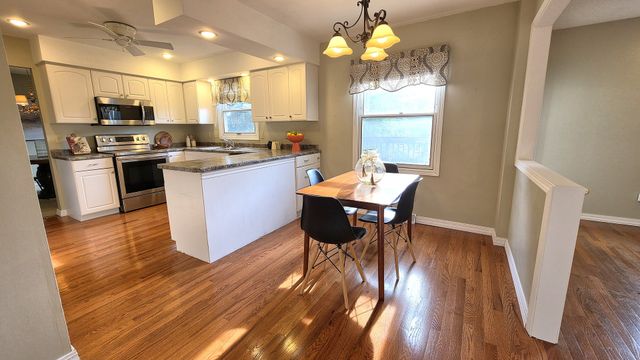 4470 18th Street, Bettendorf, IA 52722