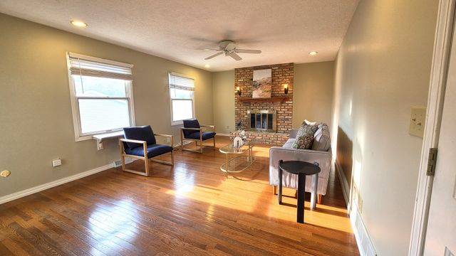 4470 18th Street, Bettendorf, IA 52722
