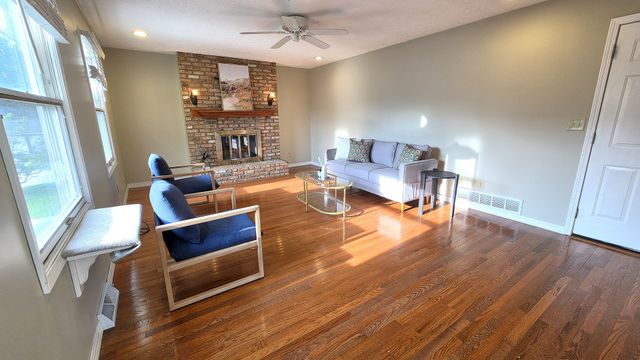 4470 18th Street, Bettendorf, IA 52722