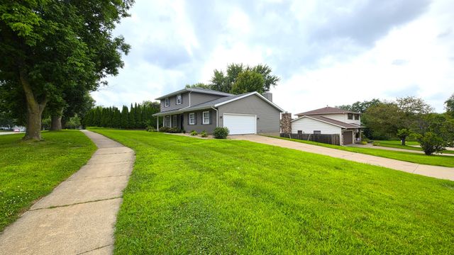 4470 18th Street, Bettendorf, IA 52722