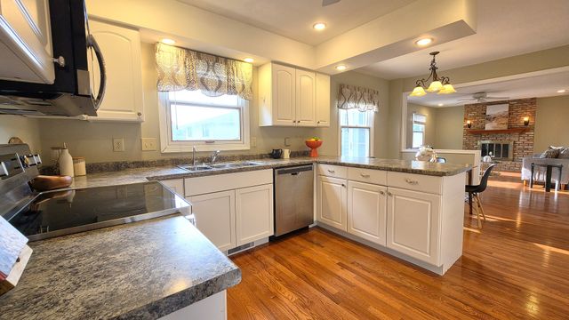 4470 18th Street, Bettendorf, IA 52722
