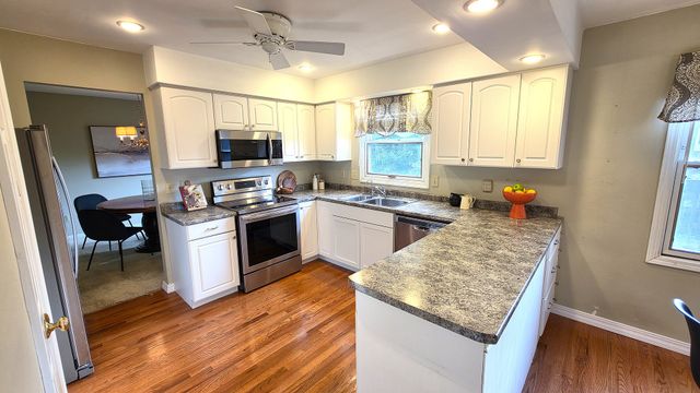 4470 18th Street, Bettendorf, IA 52722
