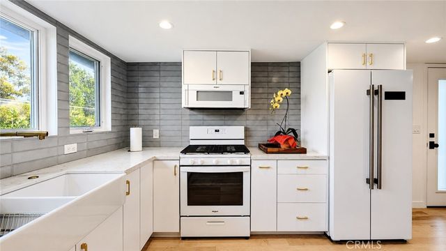 2338 Riverside Drive, Silver Lake, CA 90039