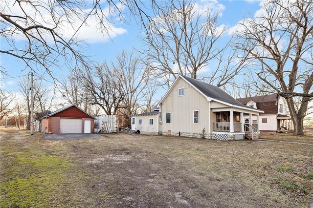 617 W 5th Street, Lane, KS 66042