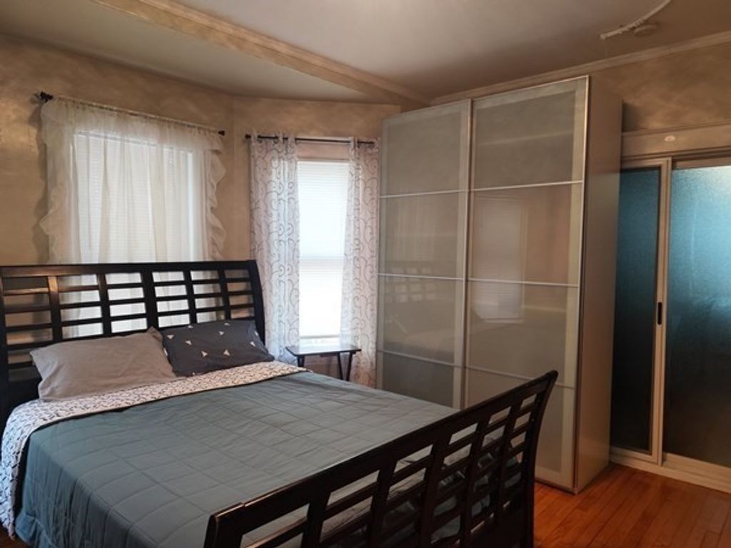 240 Sycamore St 1, Watertown, MA 02472