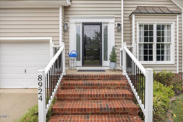 8924 Erinsbrook Drive, Raleigh, NC 27617