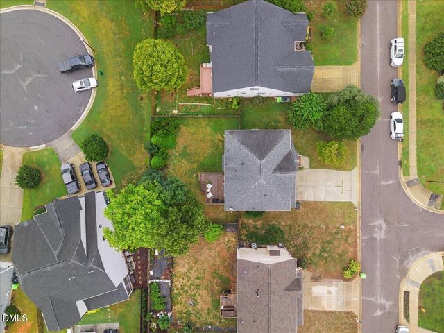 8924 Erinsbrook Drive, Raleigh, NC 27617