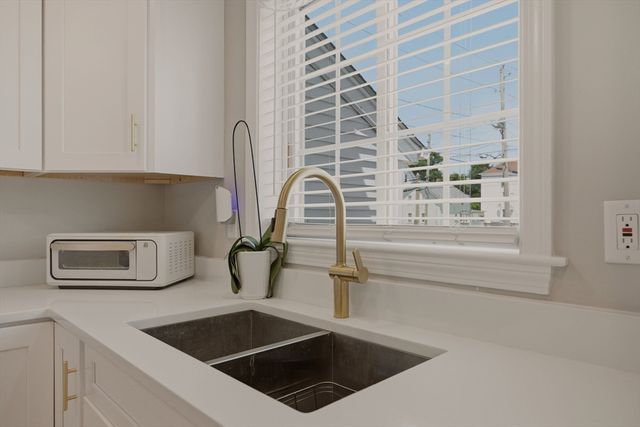 8 Princeton Circle, Fall River, MA 02724