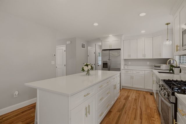 8 Princeton Circle, Fall River, MA 02724