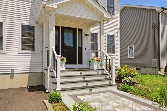 8 Princeton Circle, Fall River, MA 02724