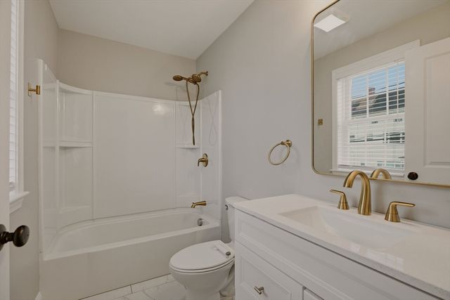 8 Princeton Circle, Fall River, MA 02724