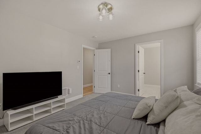 8 Princeton Circle, Fall River, MA 02724