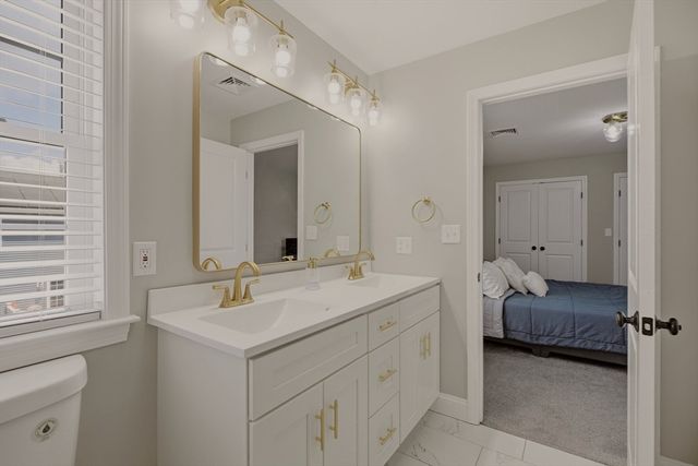 8 Princeton Circle, Fall River, MA 02724