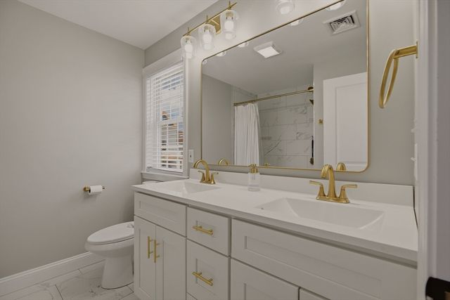 8 Princeton Circle, Fall River, MA 02724