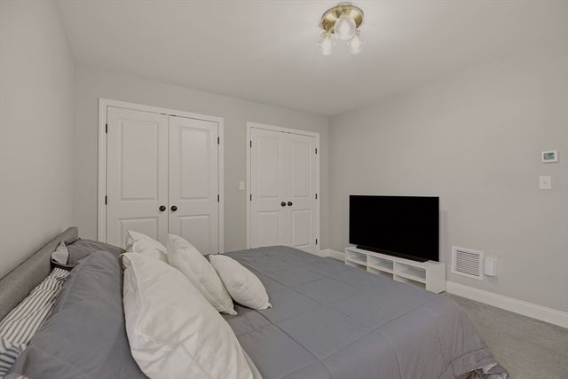 8 Princeton Circle, Fall River, MA 02724