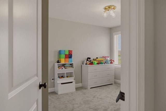 8 Princeton Circle, Fall River, MA 02724