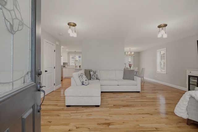 8 Princeton Circle, Fall River, MA 02724