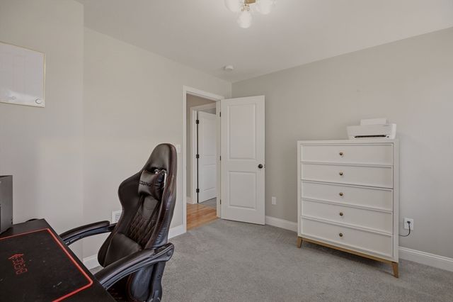 8 Princeton Circle, Fall River, MA 02724