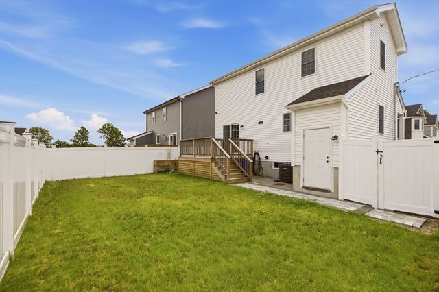8 Princeton Circle, Fall River, MA 02724