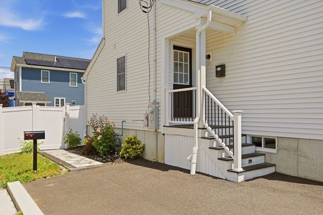 8 Princeton Circle, Fall River, MA 02724