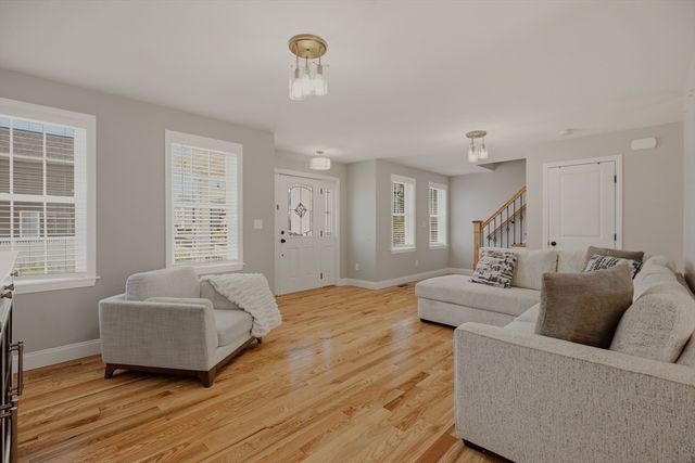 8 Princeton Circle, Fall River, MA 02724