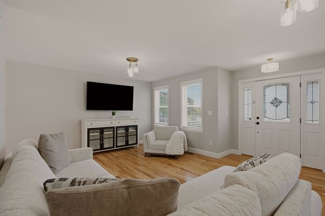 8 Princeton Circle, Fall River, MA 02724